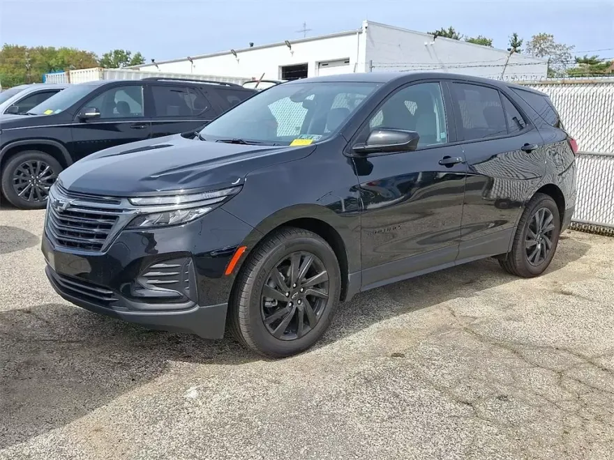 2024 Chevrolet Equinox LS photo 2