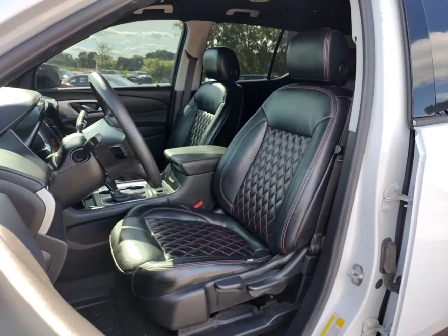 2020 Chevrolet Traverse LS photo 1
