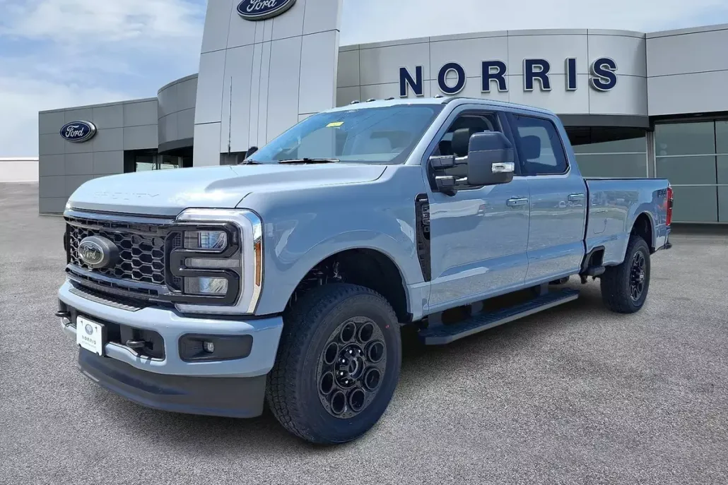 2025 Ford F-350 Lariat photo 1