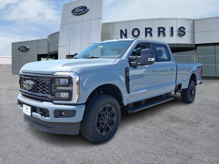 2025 Ford F-350 Lariat photo 1