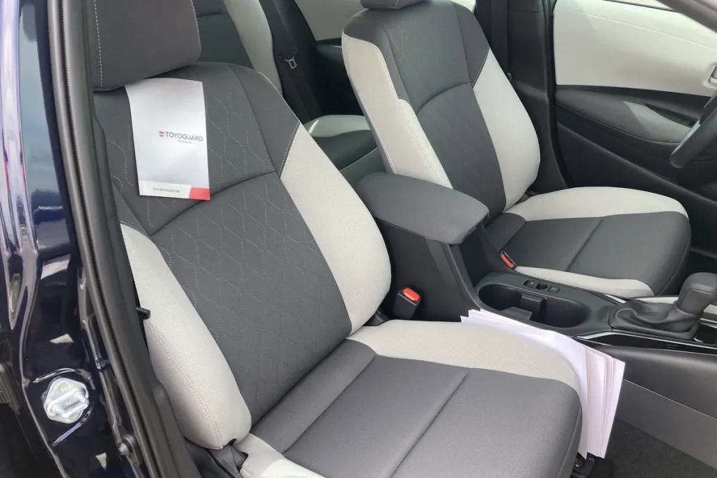 2025 Toyota Corolla LE photo 1