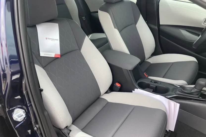 2025 Toyota Corolla LE photo 1
