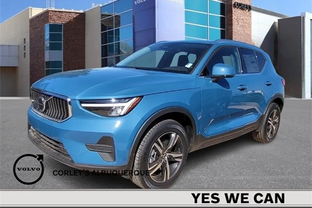 2025 Volvo XC40 Core photo 1