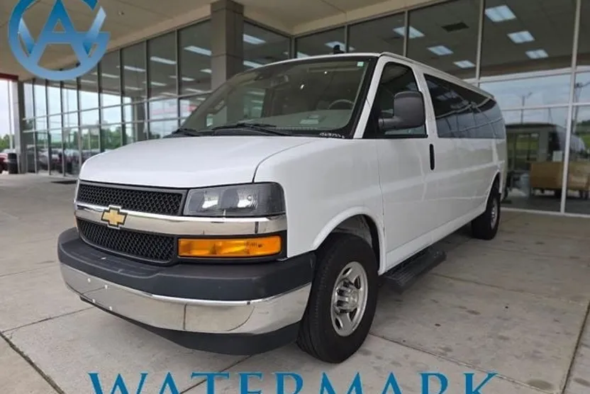 2021 Chevrolet Express 3500 LT Passenger Van photo 1
