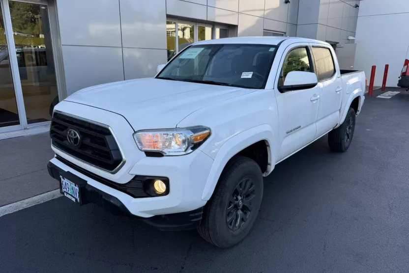2022 Toyota Tacoma SR5 photo 1