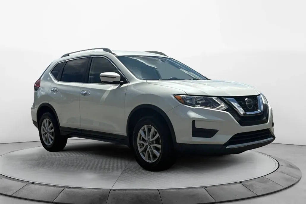 2018 Nissan Rogue SV photo 1