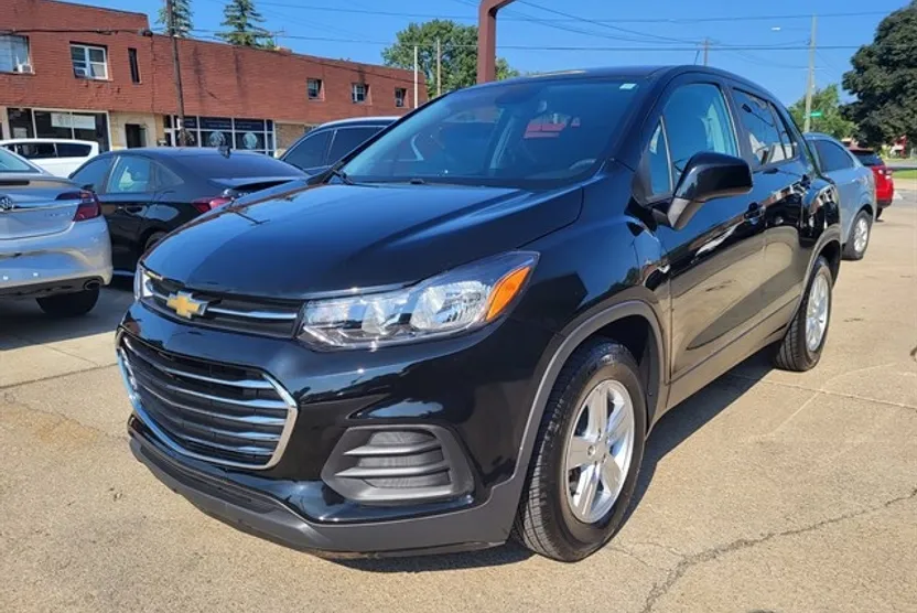 2019 Chevrolet Trax LS photo 1