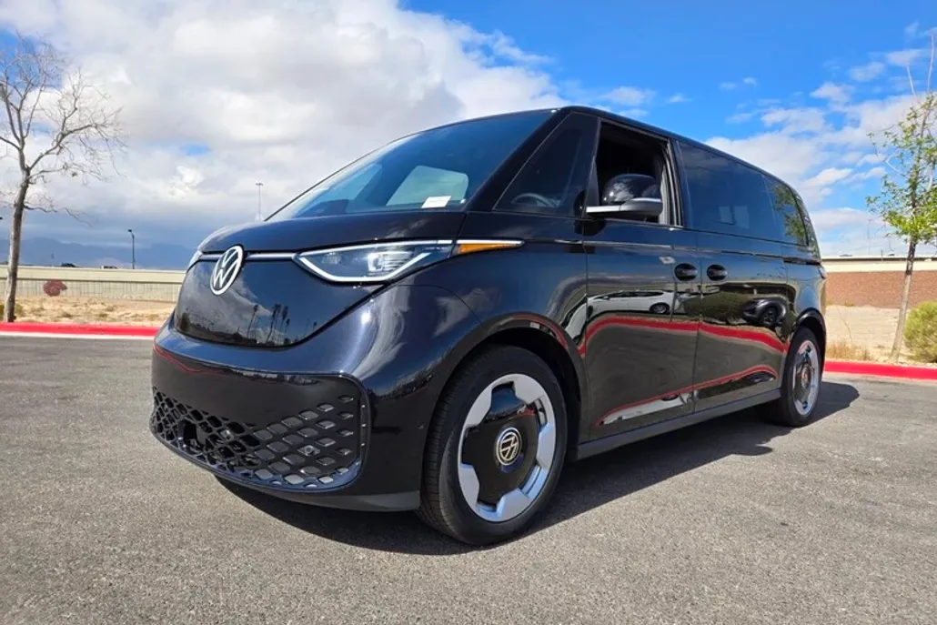 2025 Volkswagen ID. Buzz Pro S photo 1