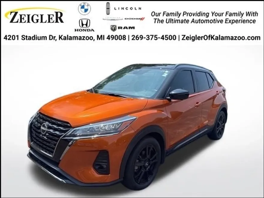 2022 Nissan Kicks SR photo 1