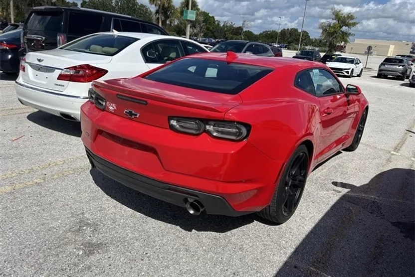 2019 Chevrolet Camaro 1LT photo 1