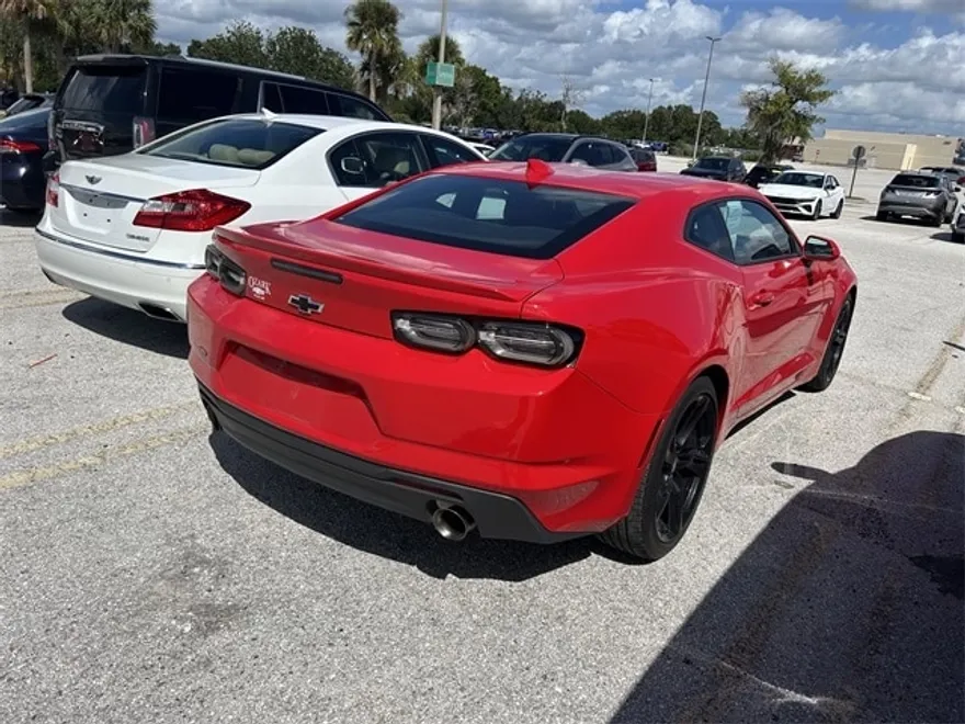 2019 Chevrolet Camaro 1LT photo 1