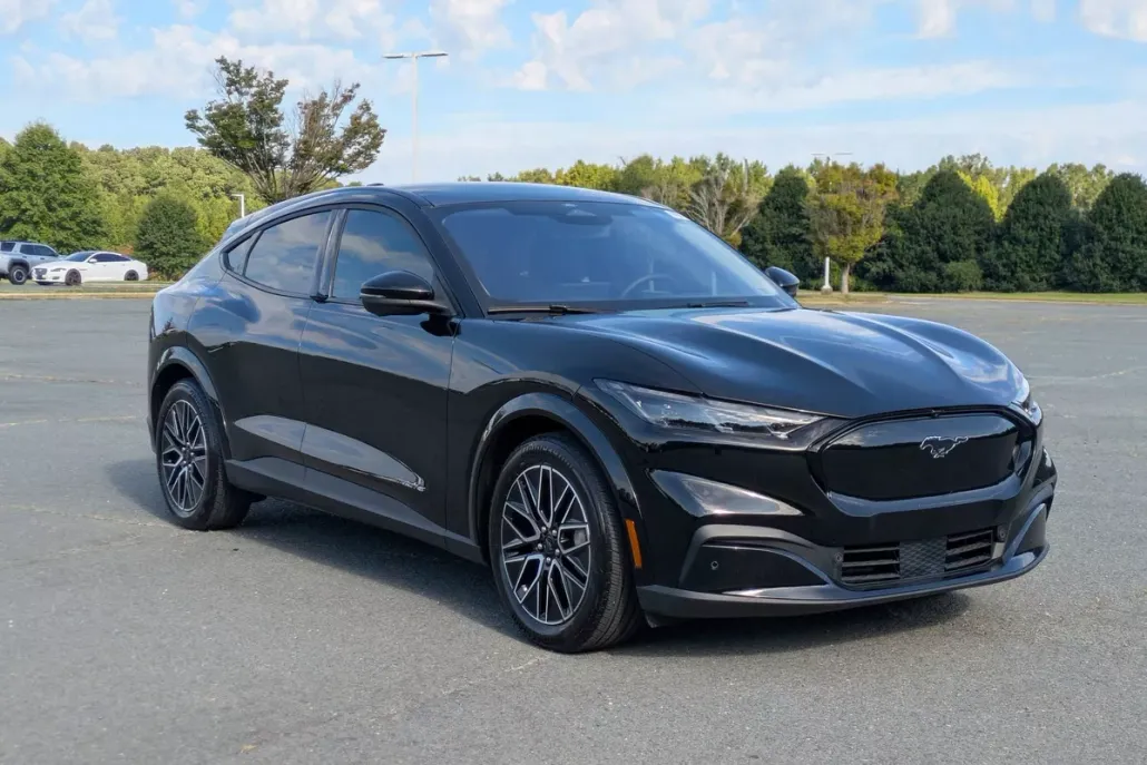 2025 Ford Mustang Mach-E Premium photo 1