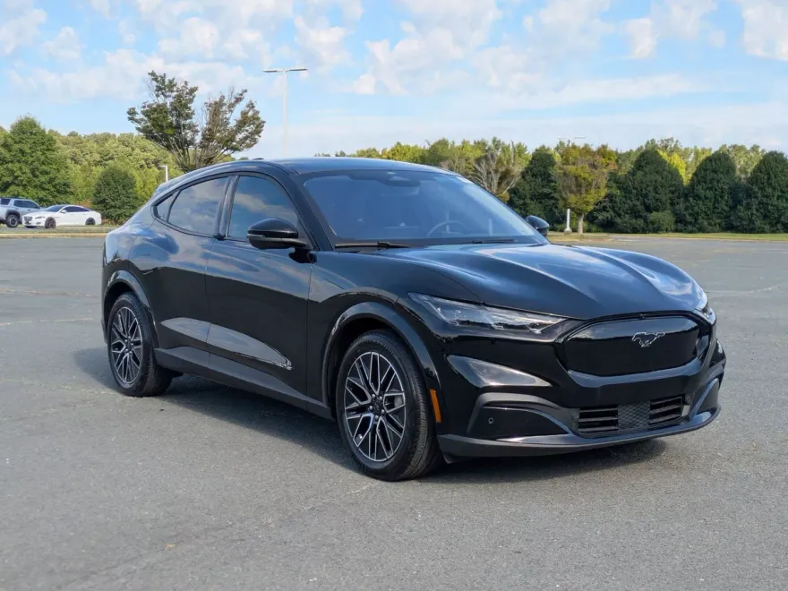2025 Ford Mustang Mach-E Premium photo 1