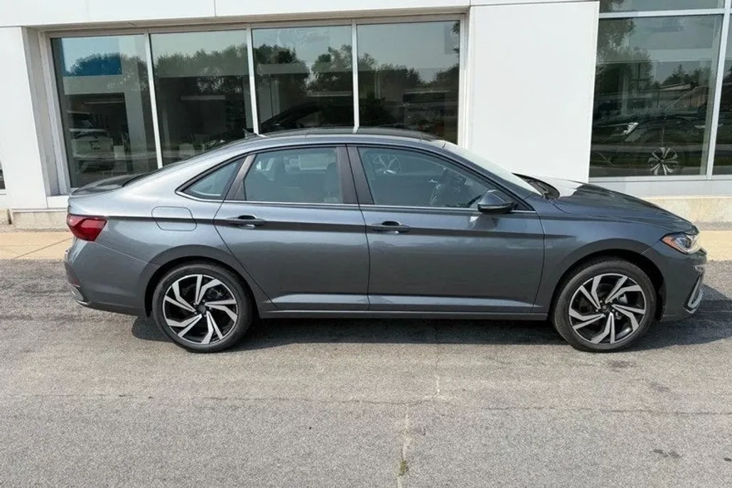 2025 Volkswagen Jetta 1.5T SEL photo 1