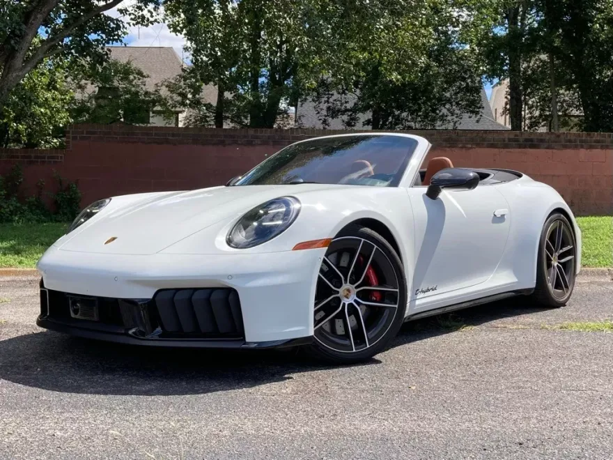 2025 Porsche 911 4 GTS photo 1