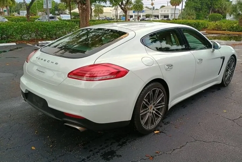 2016 Porsche Panamera Base photo 1