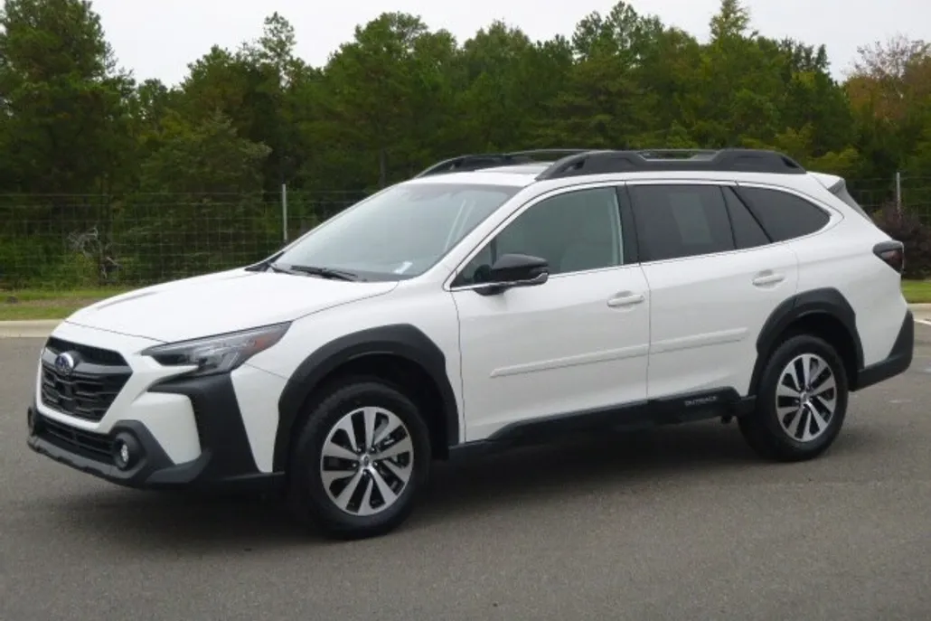 2023 Subaru Outback Premium photo 1