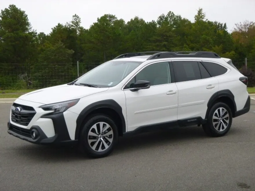 2023 Subaru Outback Premium photo 1