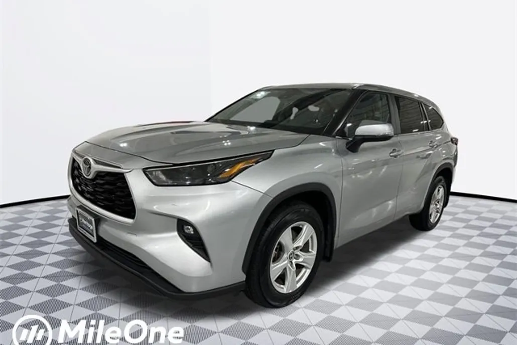 2024 Toyota Highlander LE Sport photo 1