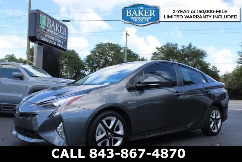 2017 Toyota Prius Four photo 1