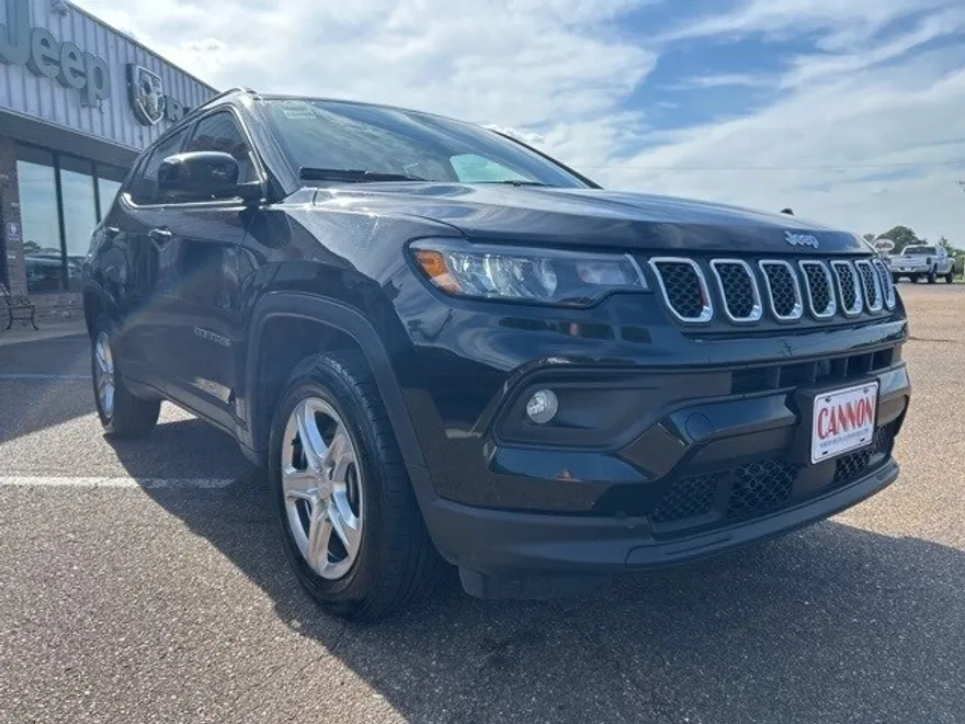 2024 Jeep Compass Latitude photo 1