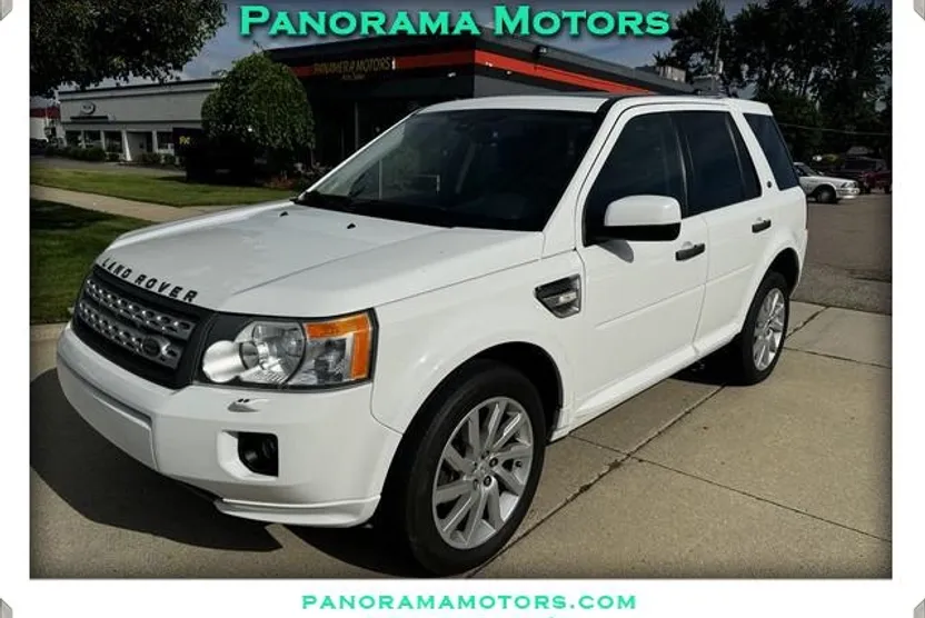 2011 Land Rover LR2 HSE photo 1