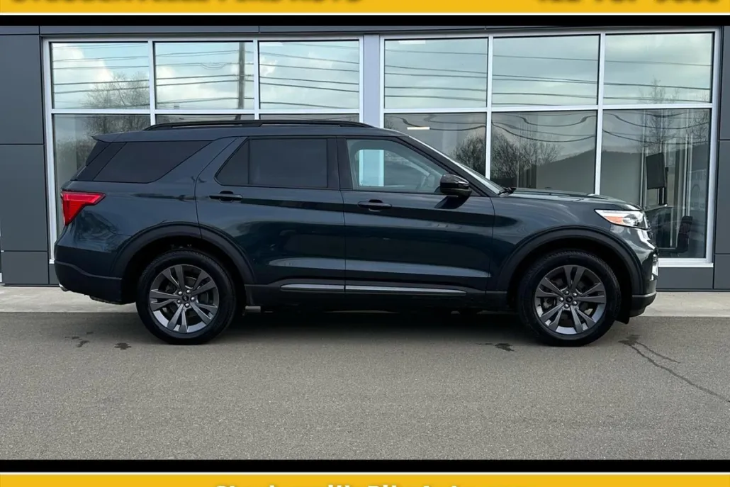 2023 Ford Explorer XLT photo 1