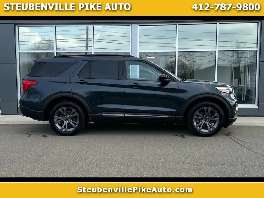 2023 Ford Explorer XLT photo 1