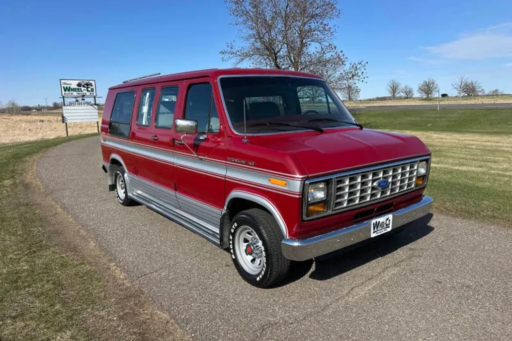 1989 Ford E-150 photo 1