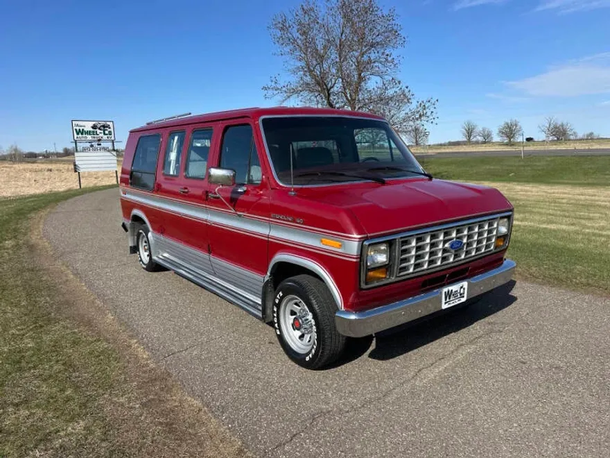 1989 Ford E-150 photo 1