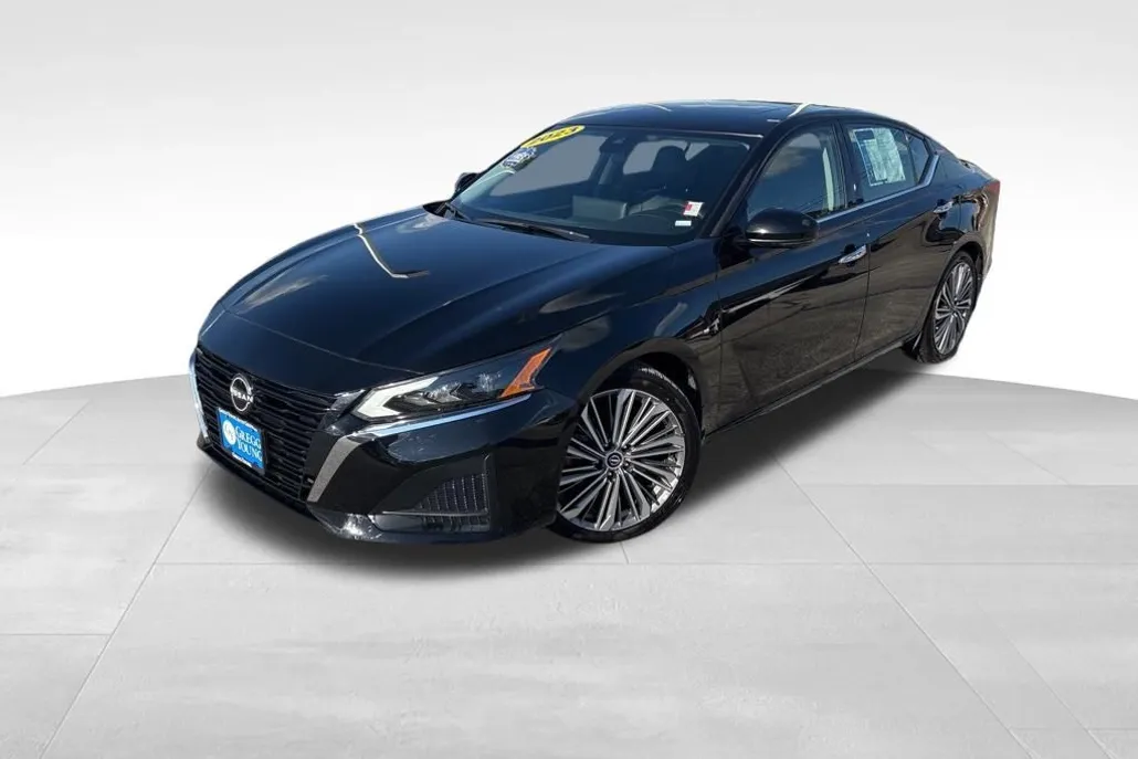 2023 Nissan Altima 2.5 SL photo 1