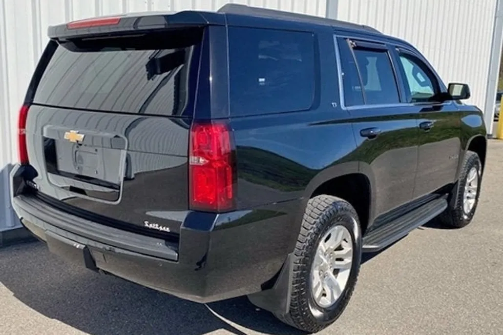 2017 Chevrolet Tahoe LT photo 1