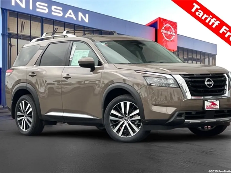 2025 Nissan Pathfinder Platinum photo 1