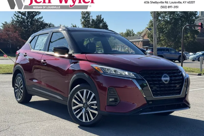 2023 Nissan Kicks SR photo 1