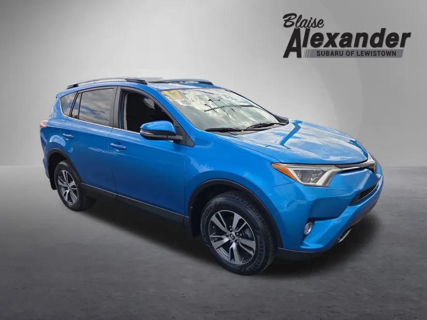 2017 Toyota RAV4 XLE photo 1