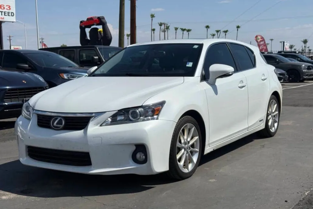 2013 Lexus CT 200h photo 1
