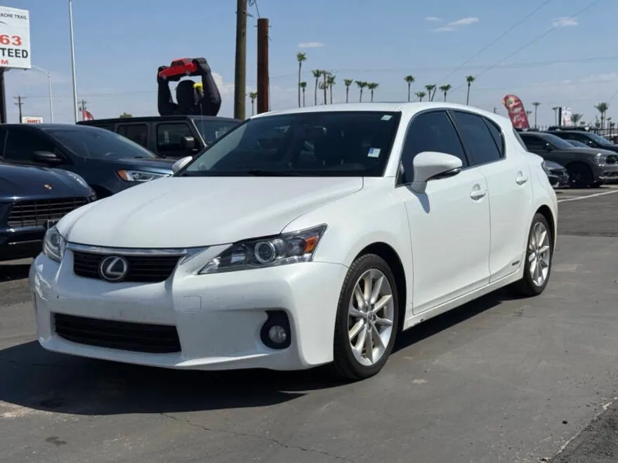 2013 Lexus CT 200h photo 1
