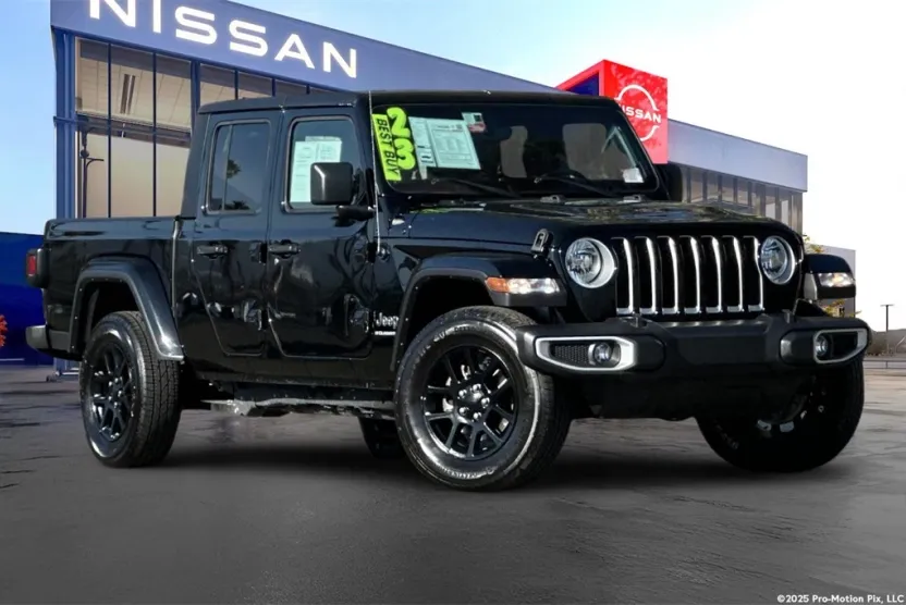 2023 Jeep Gladiator Overland photo 1
