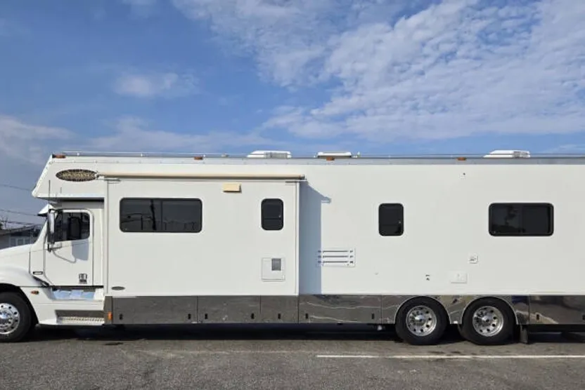 2006 Freightliner Columbia 120 photo 1