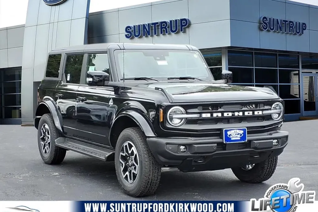 2025 Ford Bronco Outer Banks photo 1