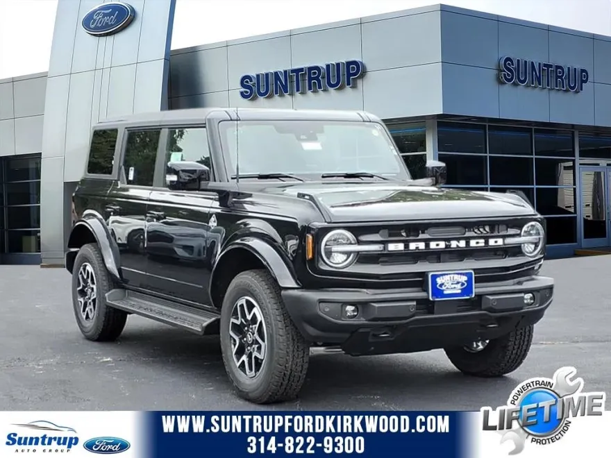 2025 Ford Bronco Outer Banks photo 1