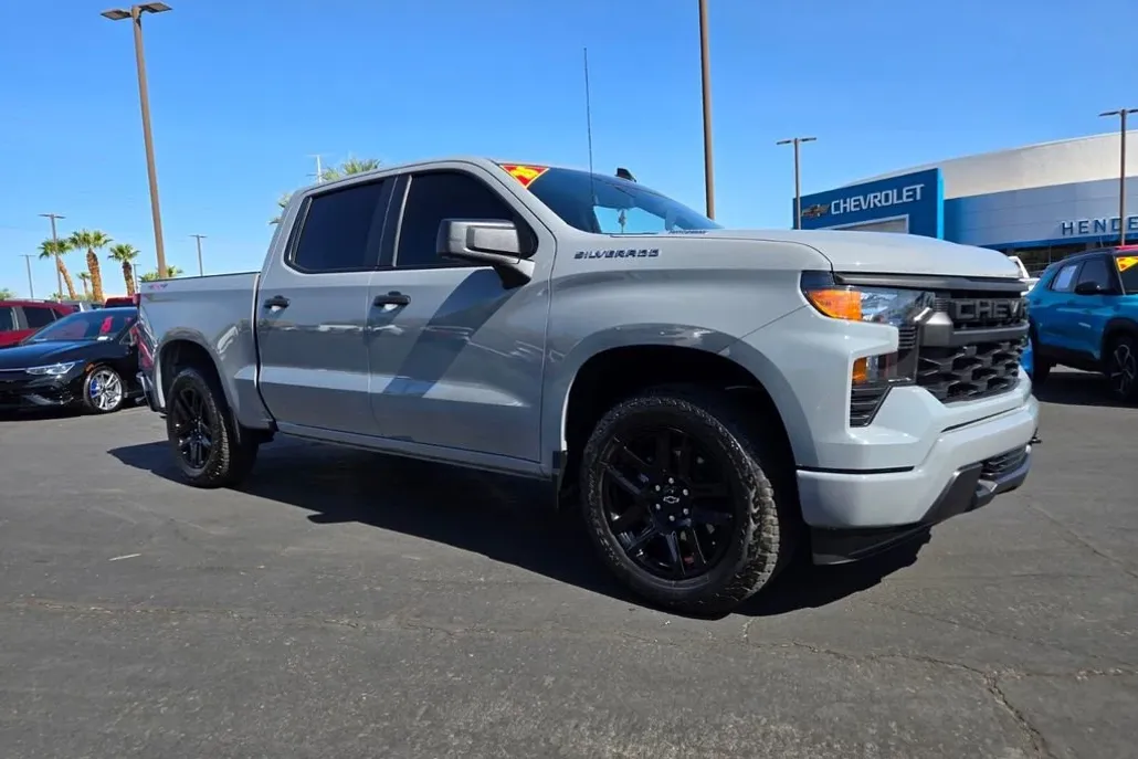 2025 Chevrolet Silverado 1500 Custom photo 1