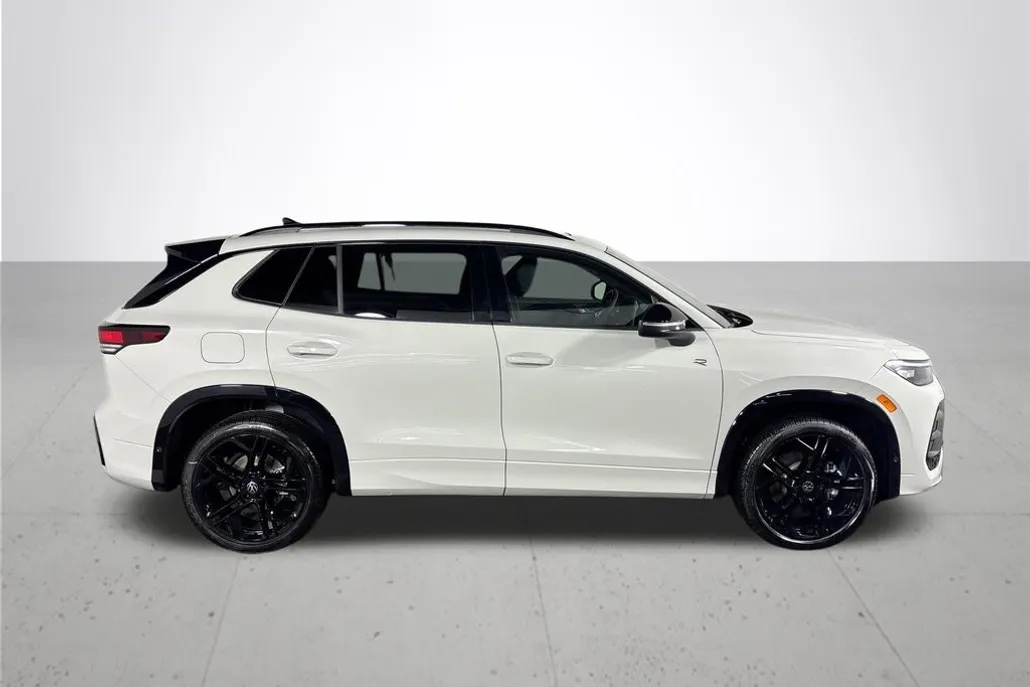 2025 Volkswagen Tiguan SE R-Line Black photo 1