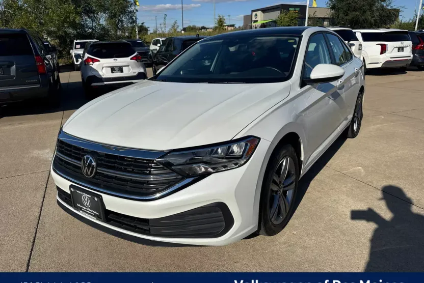 2023 Volkswagen Jetta SE photo 1