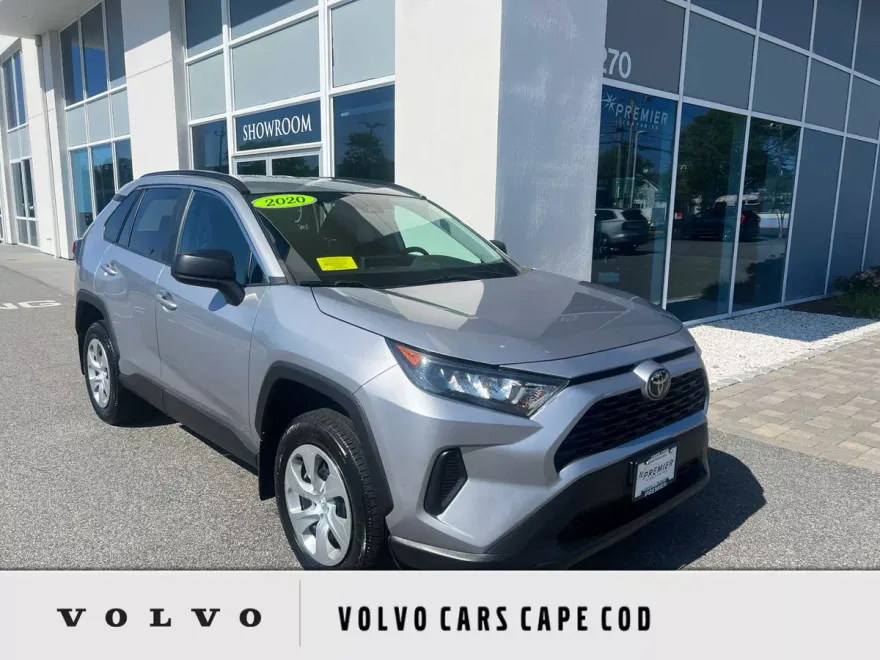 2020 Toyota RAV4 LE photo 1