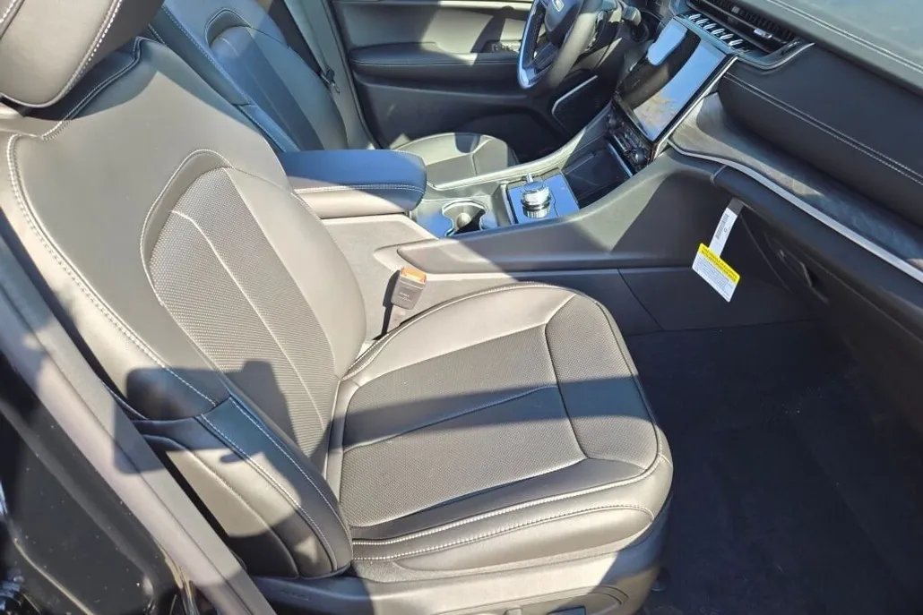 2025 Jeep Grand Cherokee Limited photo 1