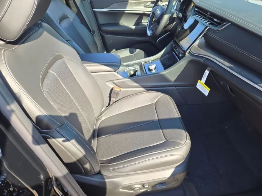 2025 Jeep Grand Cherokee Limited photo 1