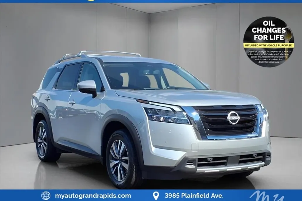 2024 Nissan Pathfinder SL photo 1