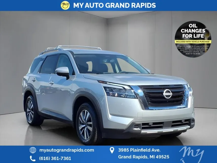 2024 Nissan Pathfinder SL photo 1
