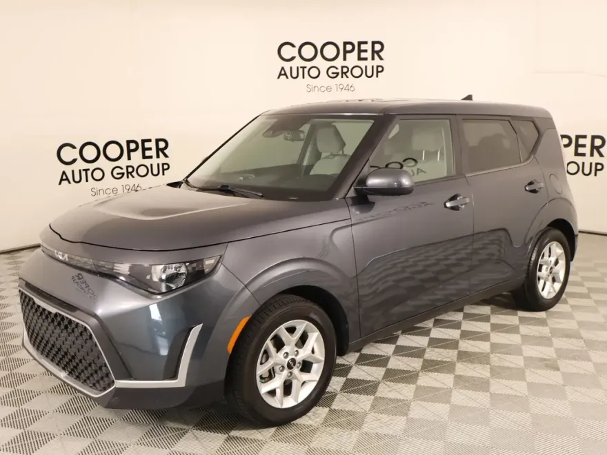 2023 Kia Soul LX photo 1